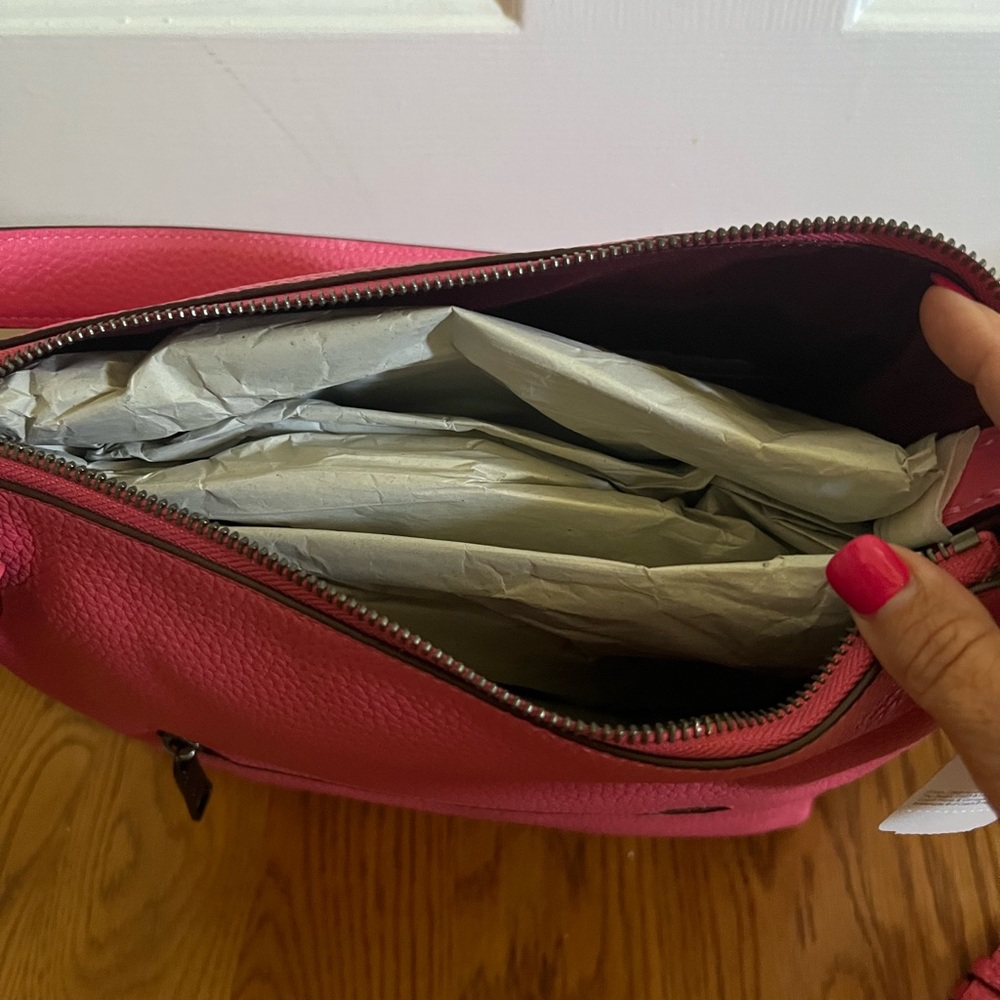Brand New w/tags beautiful Pink leather Coach bag. - Picture 3 of 6